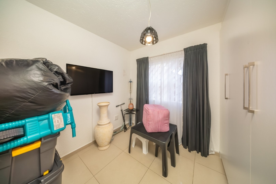 Bedroom Property for Sale in Wannenburghoogte Gauteng