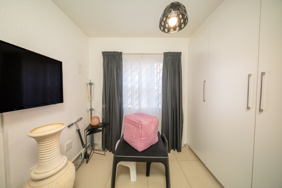  Bedroom Property for Sale in Wannenburghoogte Gauteng