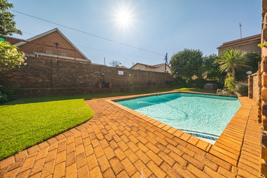  Bedroom Property for Sale in Wannenburghoogte Gauteng
