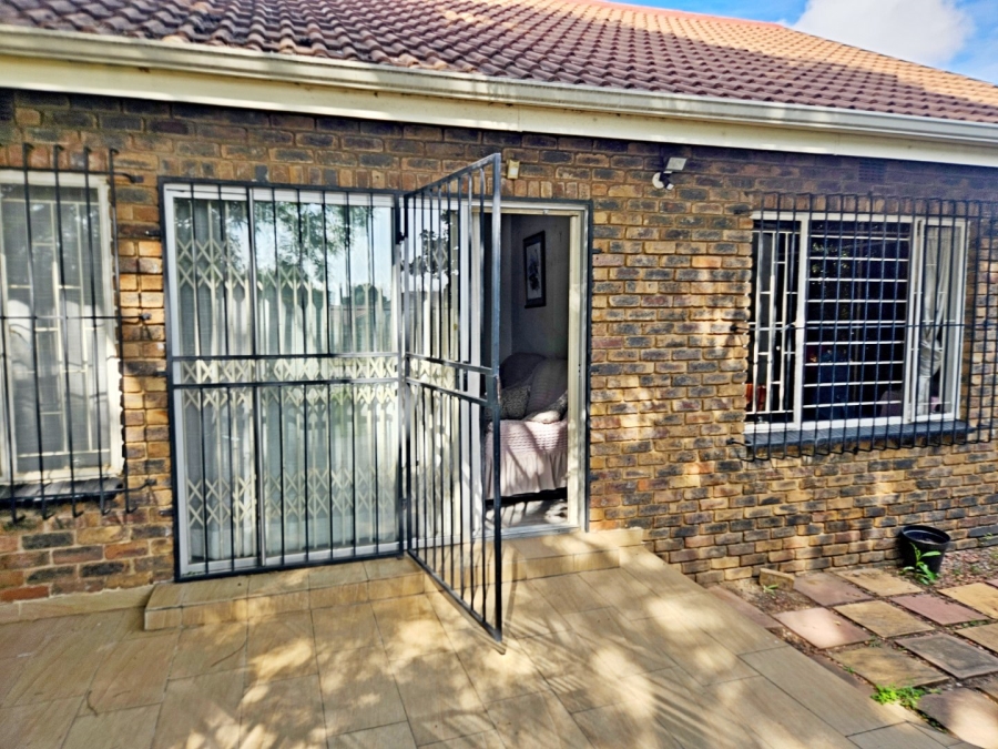 3 Bedroom Property for Sale in Birchleigh North Gauteng