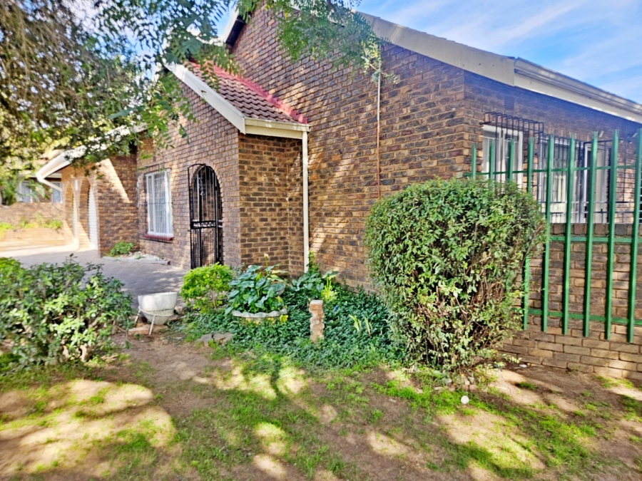 3 Bedroom Property for Sale in Birchleigh North Gauteng