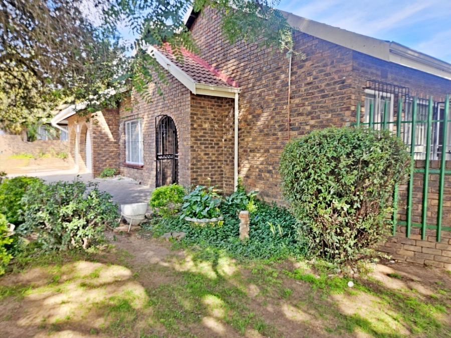 3 Bedroom Property for Sale in Birchleigh North Gauteng