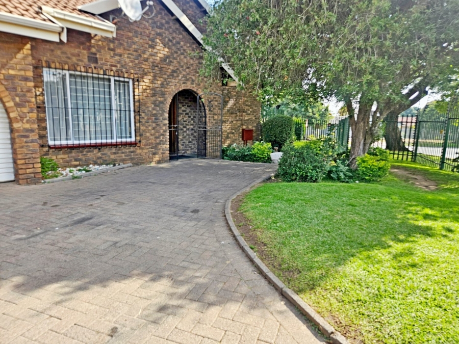 3 Bedroom Property for Sale in Birchleigh North Gauteng