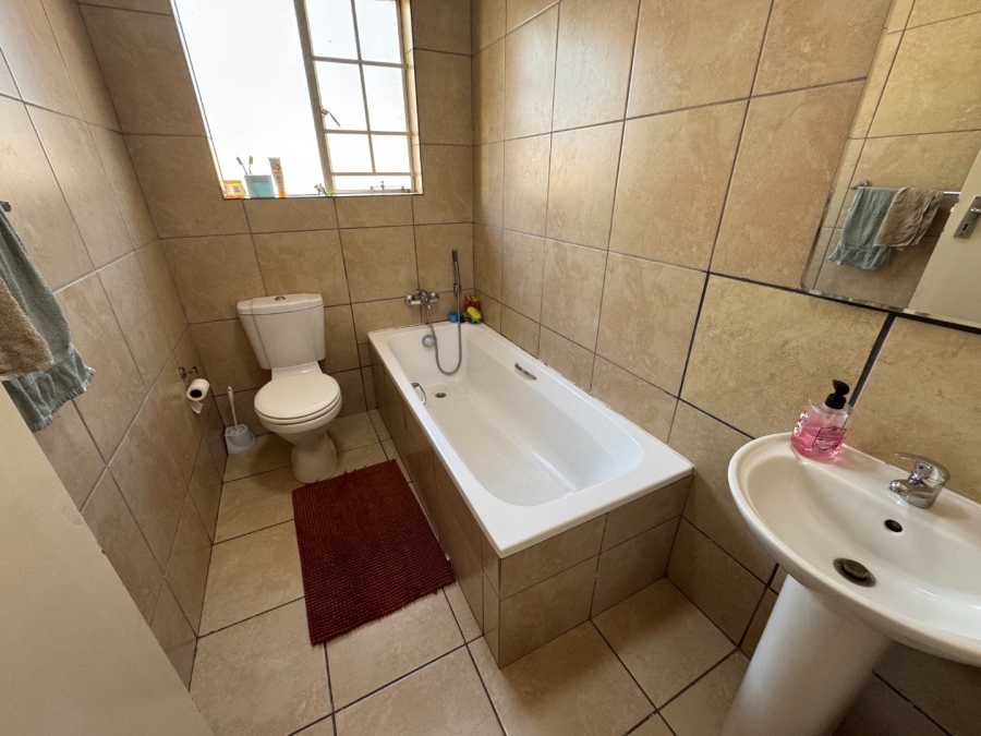 3 Bedroom Property for Sale in Glen Marais Gauteng