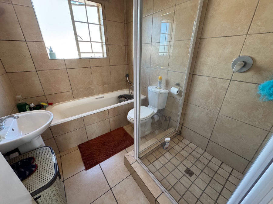3 Bedroom Property for Sale in Glen Marais Gauteng