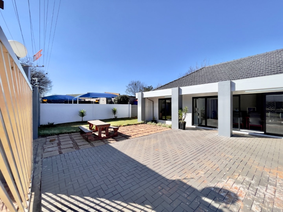 To Let Commercial Property for Rent in Parkdene Gauteng