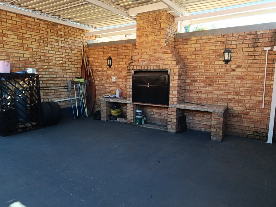 3 Bedroom Property for Sale in Heuwelsig Estate Gauteng