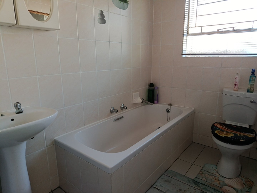 3 Bedroom Property for Sale in Heuwelsig Estate Gauteng