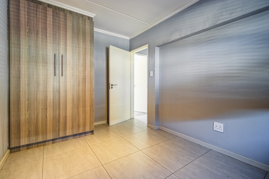 2 Bedroom Property for Sale in Sebenza Gauteng