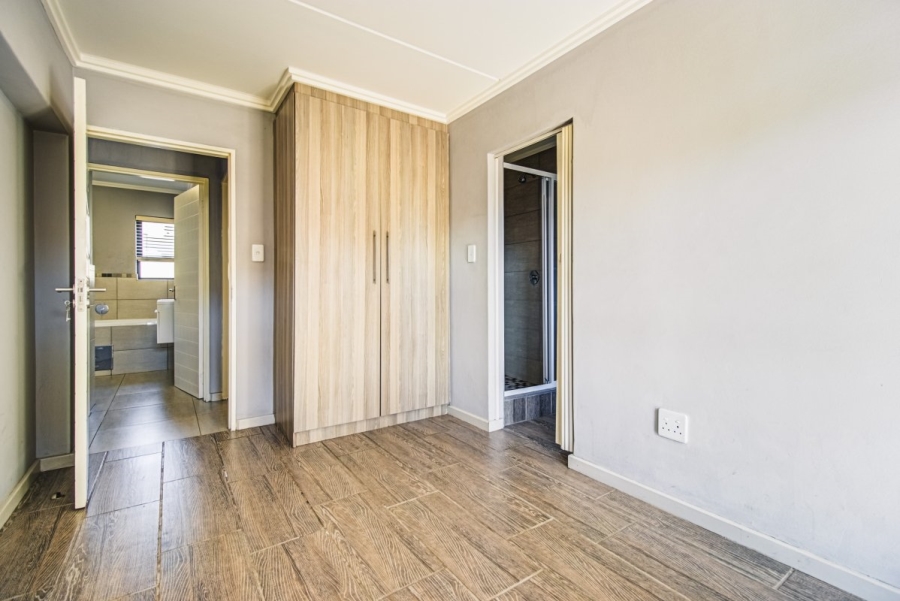 2 Bedroom Property for Sale in Sebenza Gauteng