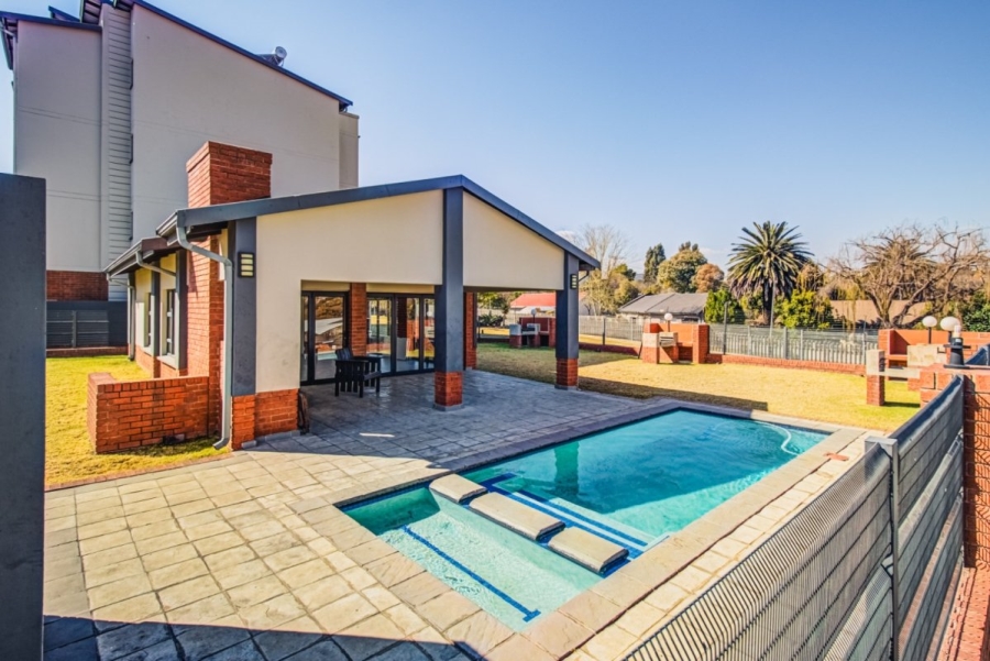2 Bedroom Property for Sale in Sebenza Gauteng