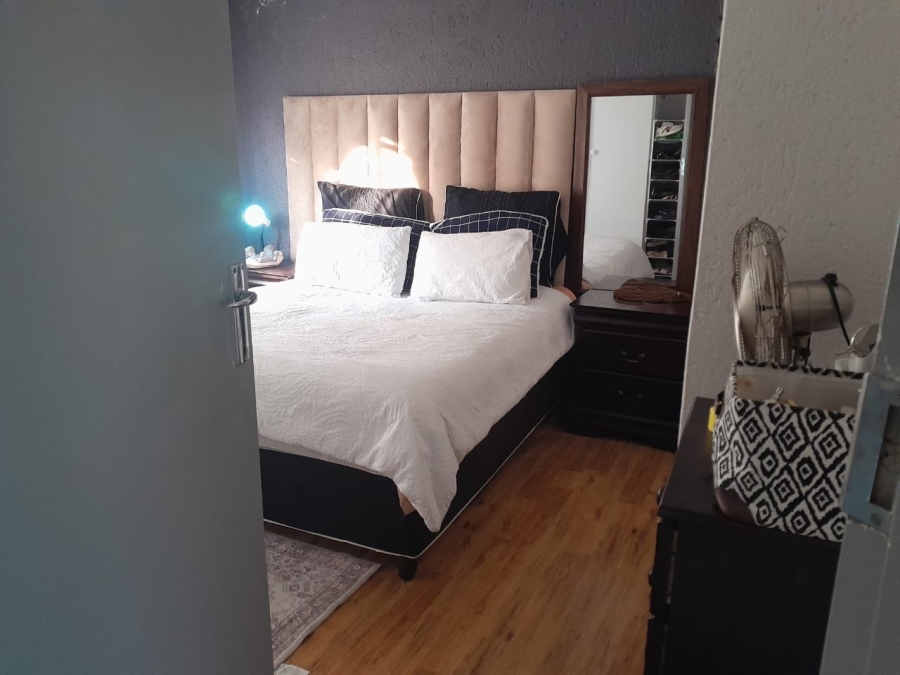 1 Bedroom Property for Sale in Bromhof Gauteng