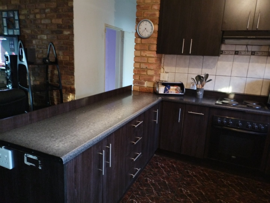 3 Bedroom Property for Sale in Strubenvale Gauteng