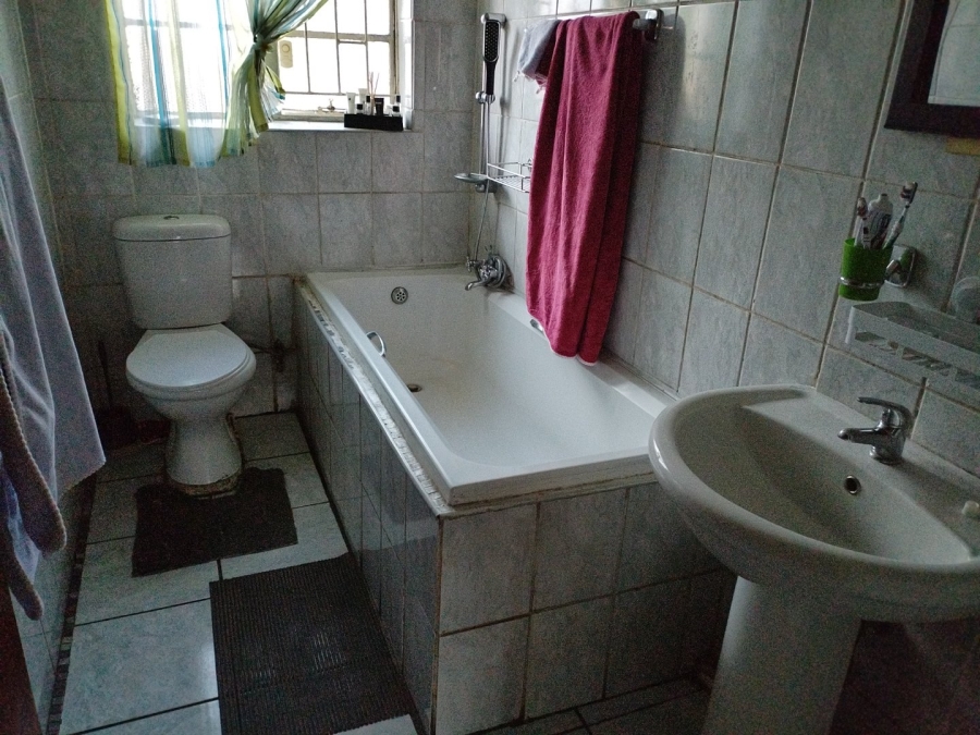 3 Bedroom Property for Sale in Strubenvale Gauteng