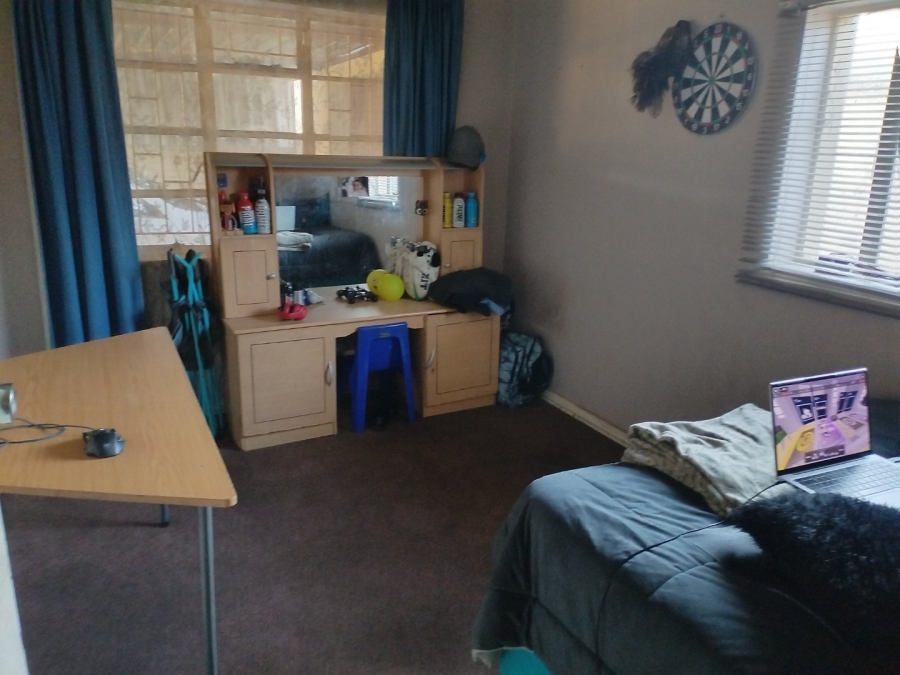 3 Bedroom Property for Sale in Strubenvale Gauteng