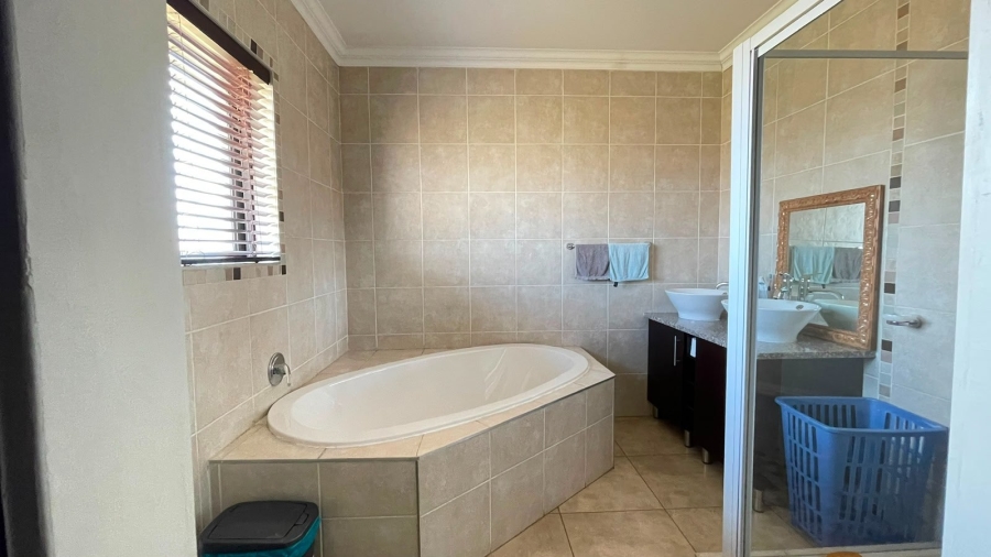 3 Bedroom Property for Sale in Thatchfield Estate Gauteng