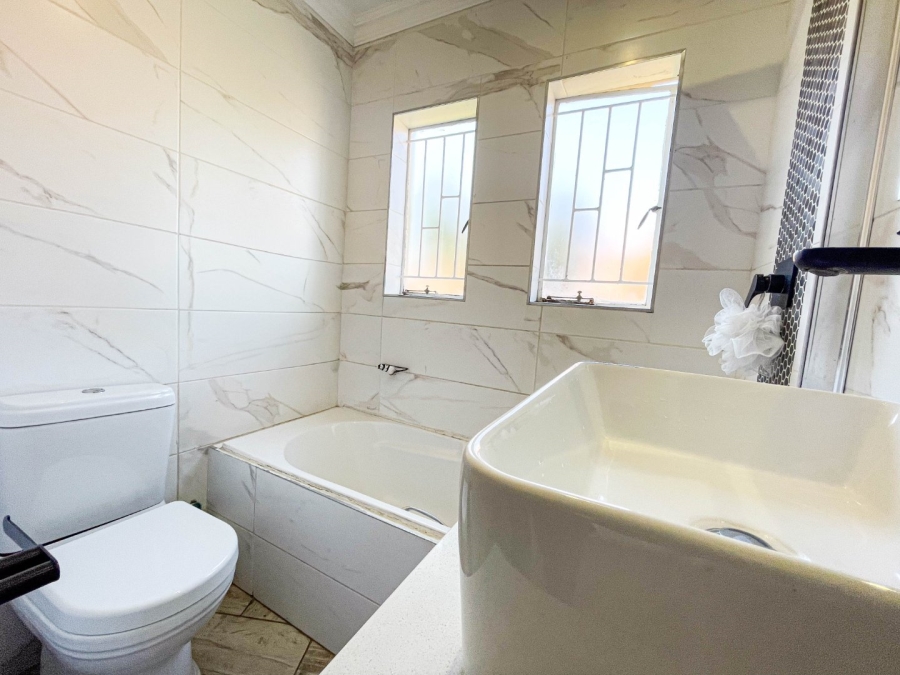 2 Bedroom Property for Sale in Kosmosdal Gauteng
