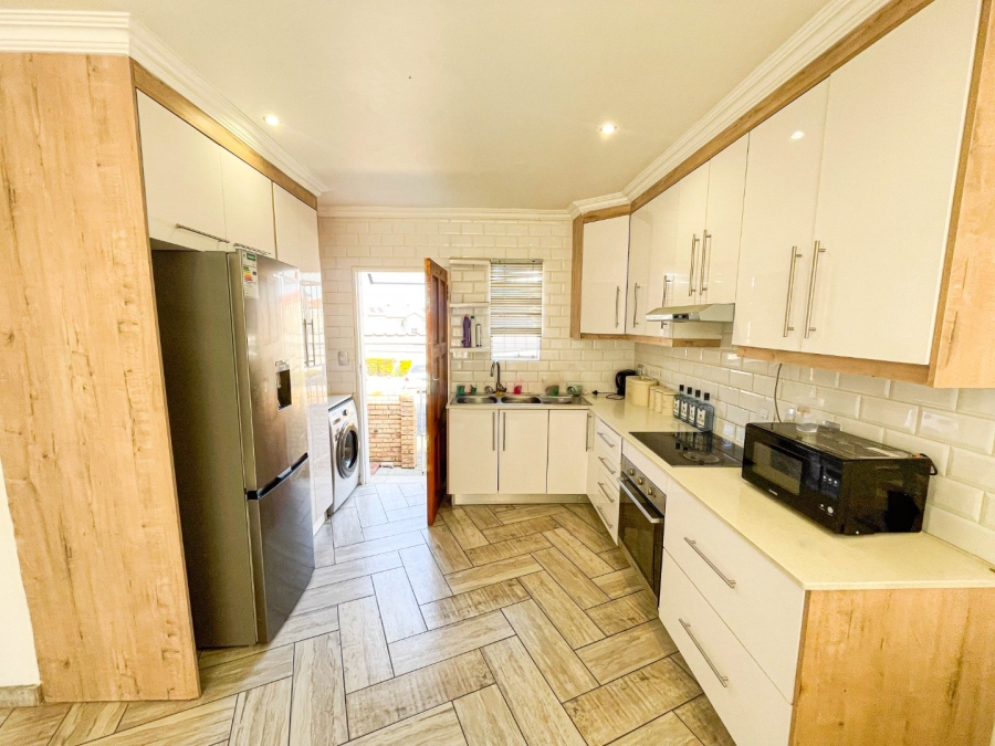 2 Bedroom Property for Sale in Kosmosdal Gauteng