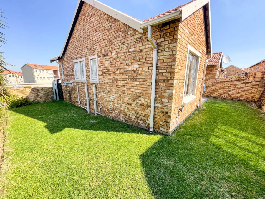 2 Bedroom Property for Sale in Kosmosdal Gauteng