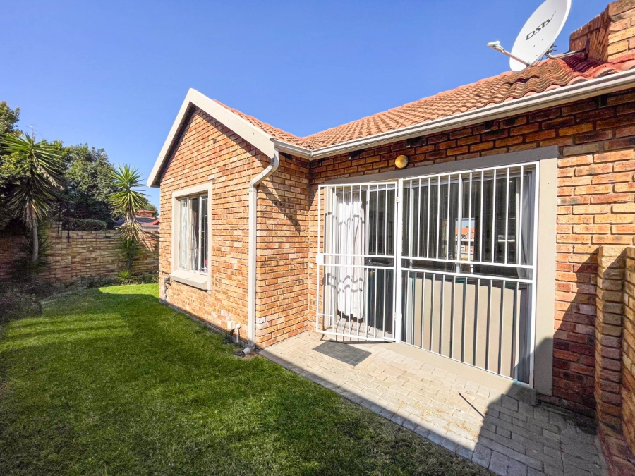 2 Bedroom Property for Sale in Kosmosdal Gauteng