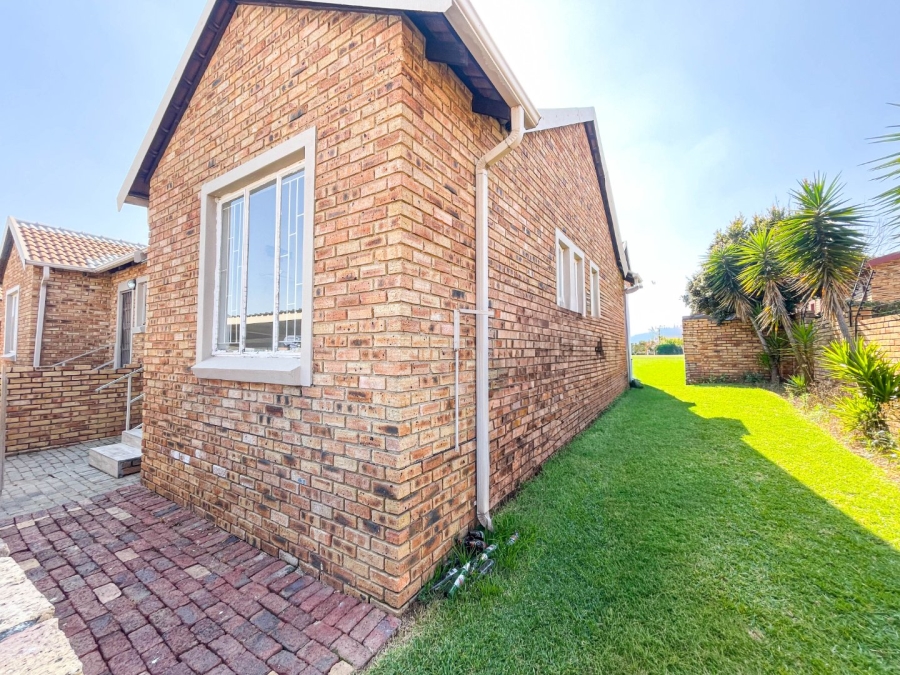 2 Bedroom Property for Sale in Kosmosdal Gauteng