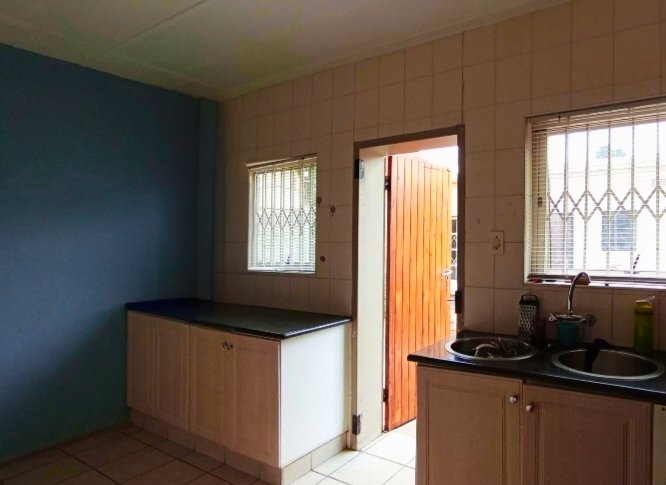 5 Bedroom Property for Sale in Wychwood Gauteng