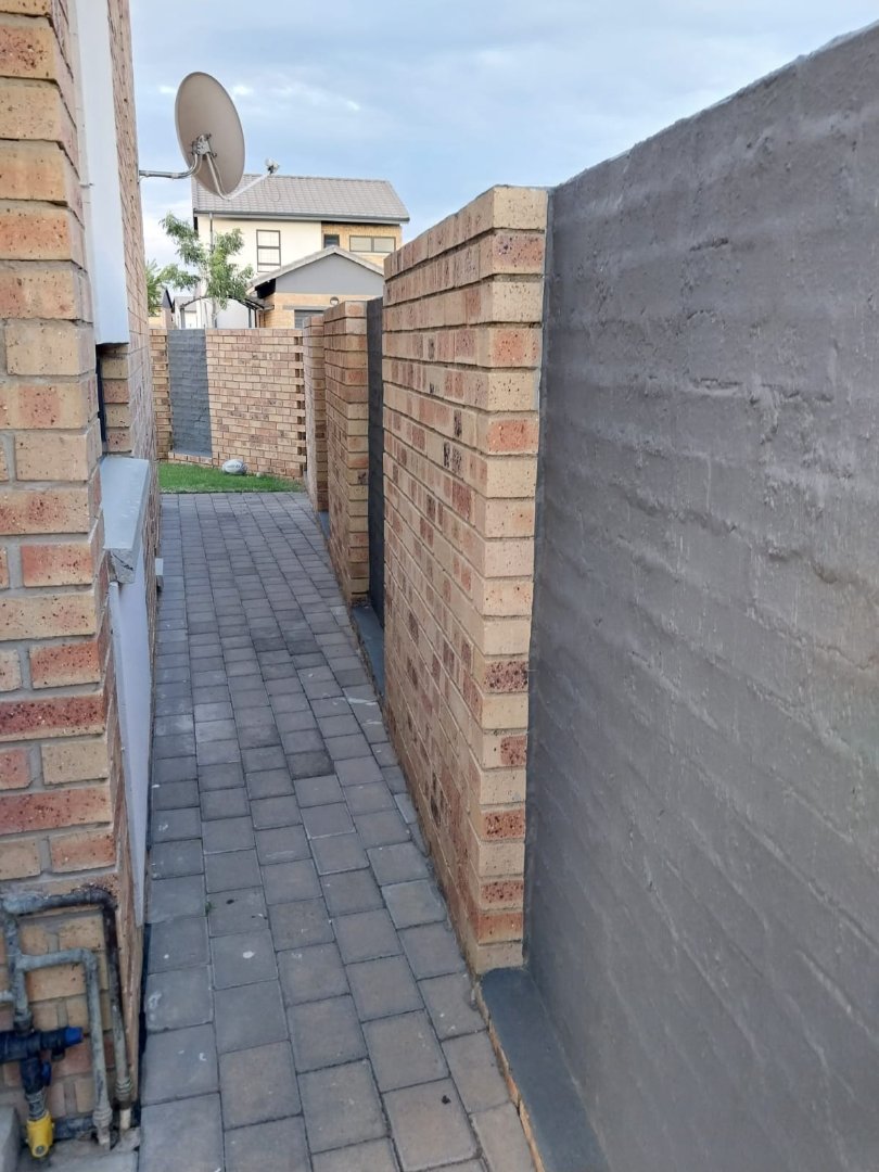 To Let 3 Bedroom Property for Rent in Rooihuiskraal North Gauteng
