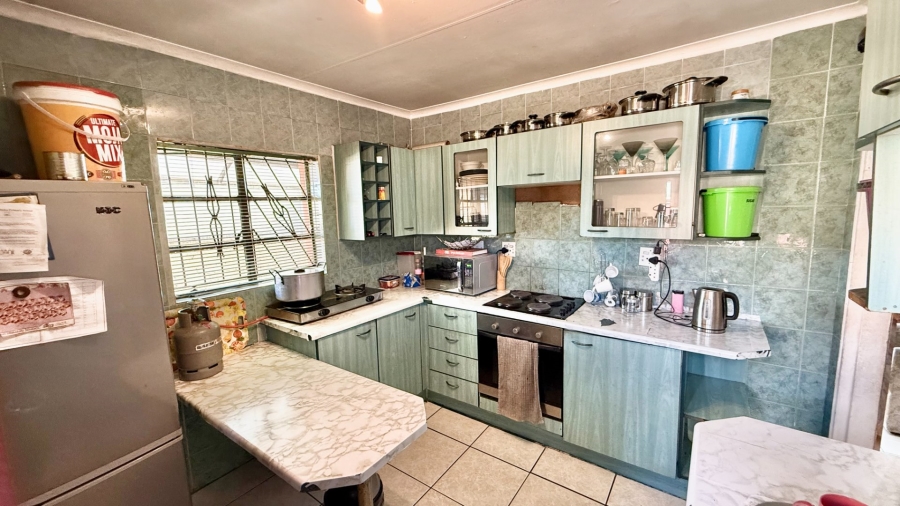 2 Bedroom Property for Sale in Meadowlands West Gauteng