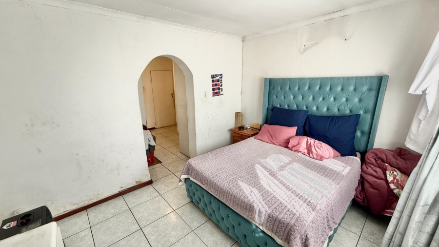 2 Bedroom Property for Sale in Meadowlands West Gauteng