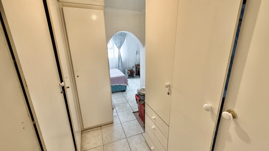 2 Bedroom Property for Sale in Meadowlands West Gauteng