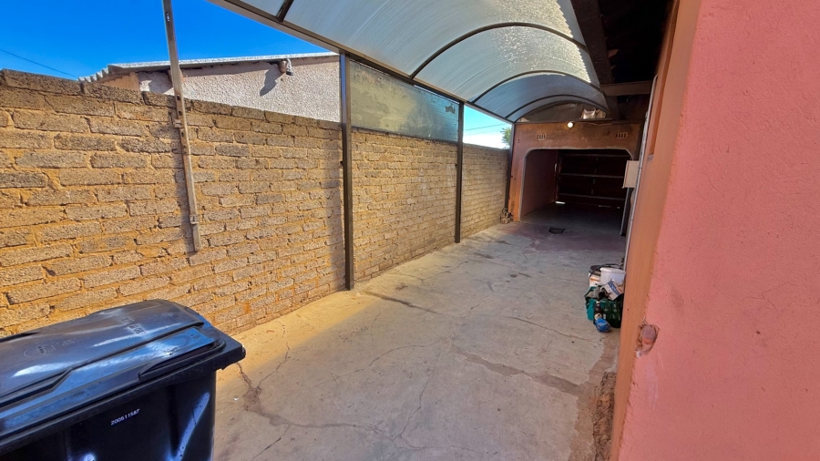 2 Bedroom Property for Sale in Meadowlands West Gauteng