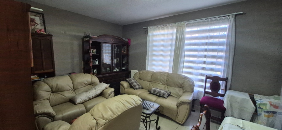 2 Bedroom Property for Sale in Crown Gardens Gauteng