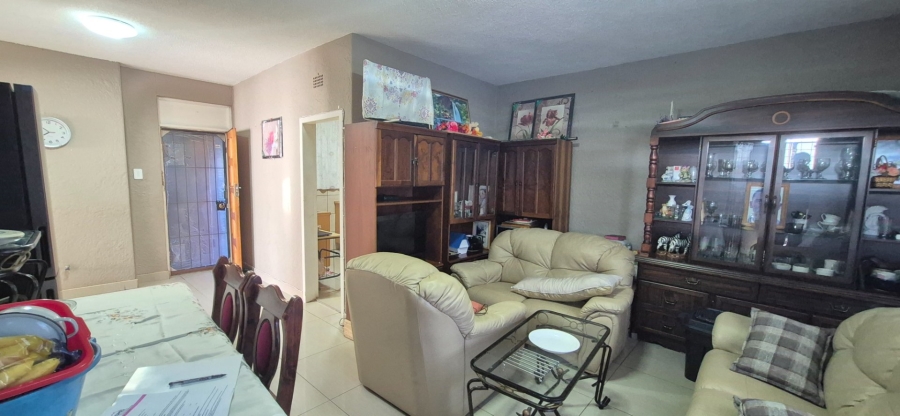 2 Bedroom Property for Sale in Crown Gardens Gauteng