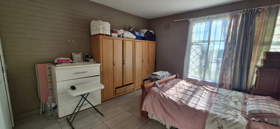 2 Bedroom Property for Sale in Crown Gardens Gauteng