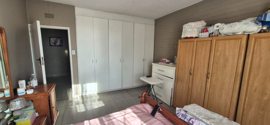 2 Bedroom Property for Sale in Crown Gardens Gauteng
