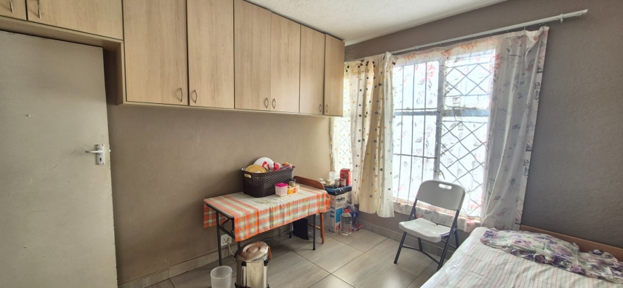 2 Bedroom Property for Sale in Crown Gardens Gauteng