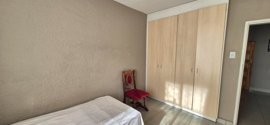 2 Bedroom Property for Sale in Crown Gardens Gauteng
