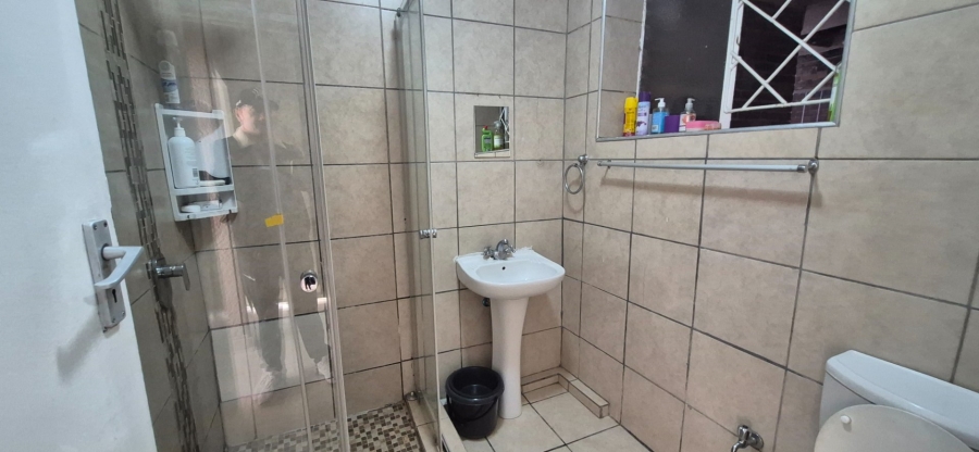 2 Bedroom Property for Sale in Crown Gardens Gauteng