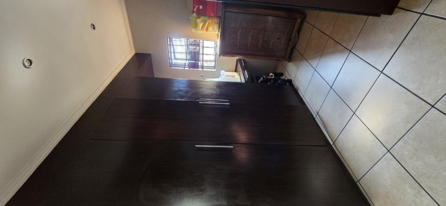 1 Bedroom Property for Sale in Rooihuiskraal North Gauteng