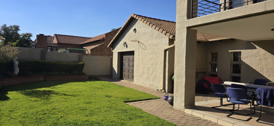 1 Bedroom Property for Sale in Rooihuiskraal North Gauteng