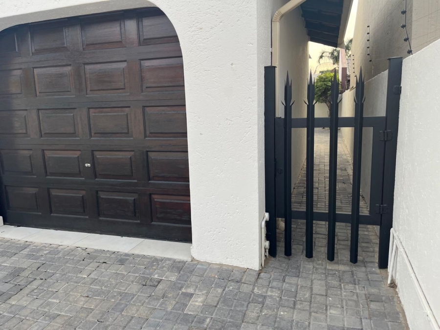To Let 3 Bedroom Property for Rent in Beyers Park Gauteng