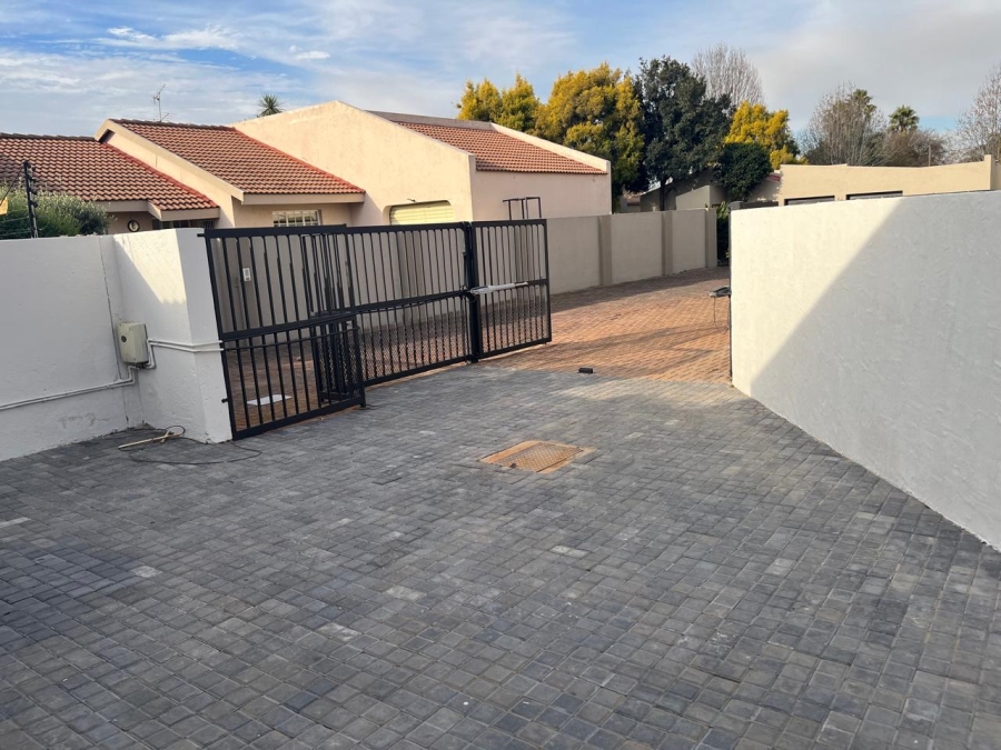 To Let 3 Bedroom Property for Rent in Beyers Park Gauteng