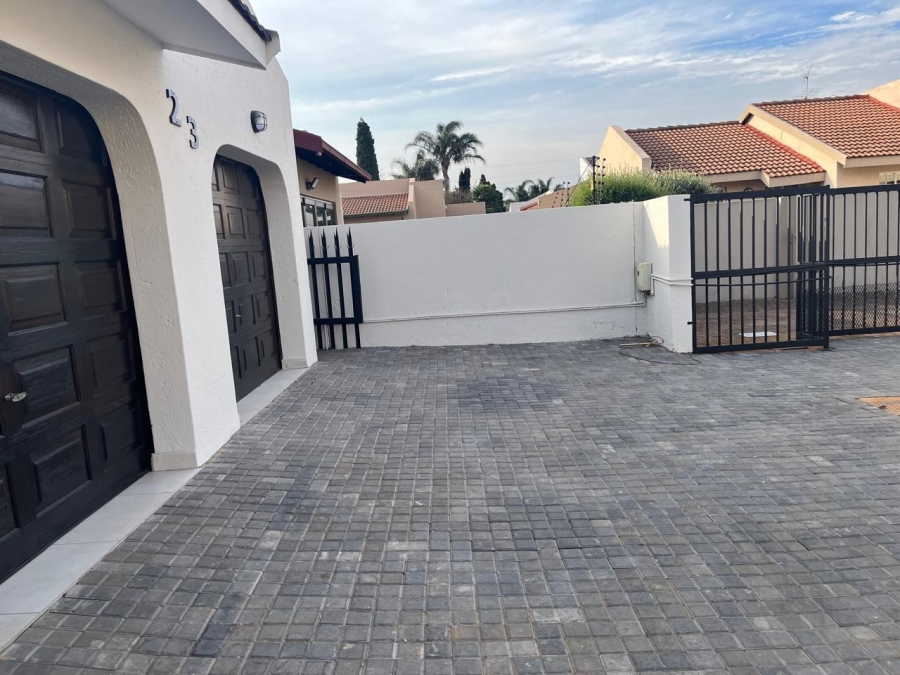 To Let 3 Bedroom Property for Rent in Beyers Park Gauteng