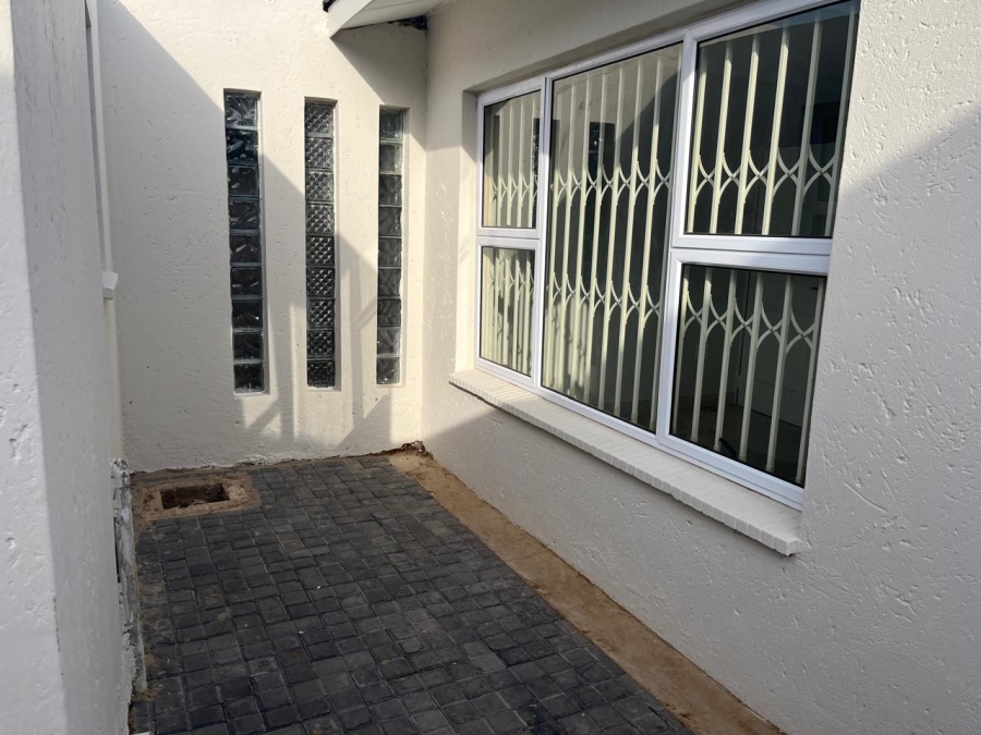 To Let 3 Bedroom Property for Rent in Beyers Park Gauteng