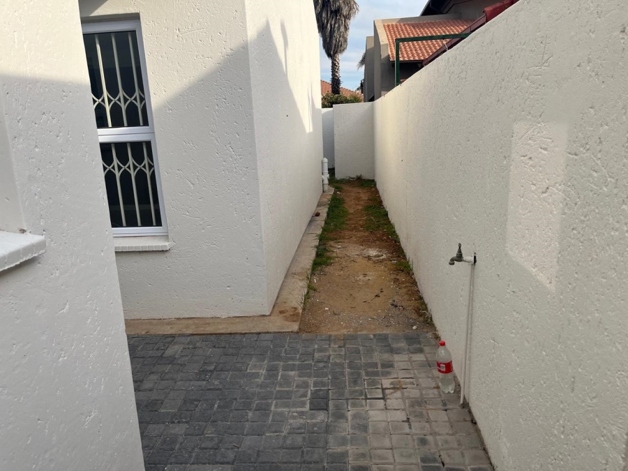 To Let 3 Bedroom Property for Rent in Beyers Park Gauteng