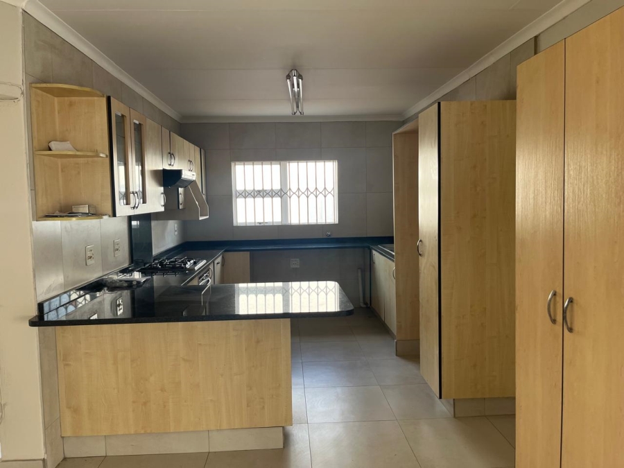 To Let 3 Bedroom Property for Rent in Beyers Park Gauteng