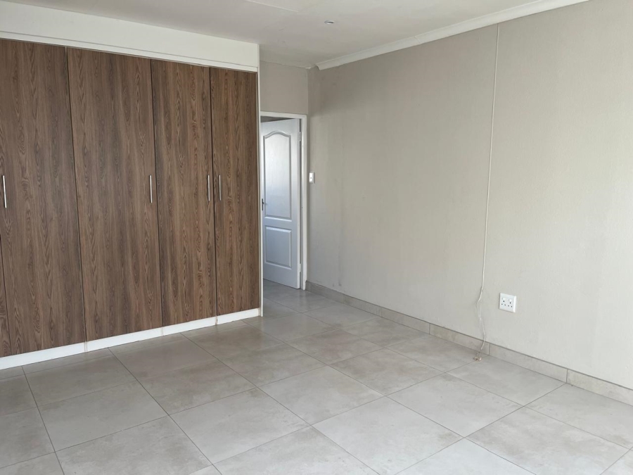 To Let 3 Bedroom Property for Rent in Beyers Park Gauteng