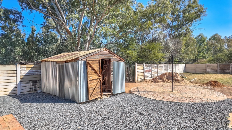 Commercial Property for Sale in Kaallaagte Gauteng