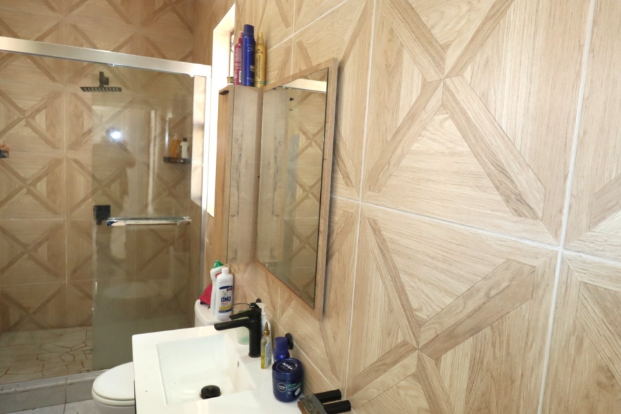 5 Bedroom Property for Sale in Waterkloof Ridge Gauteng