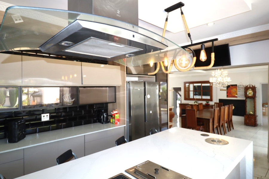 5 Bedroom Property for Sale in Waterkloof Ridge Gauteng